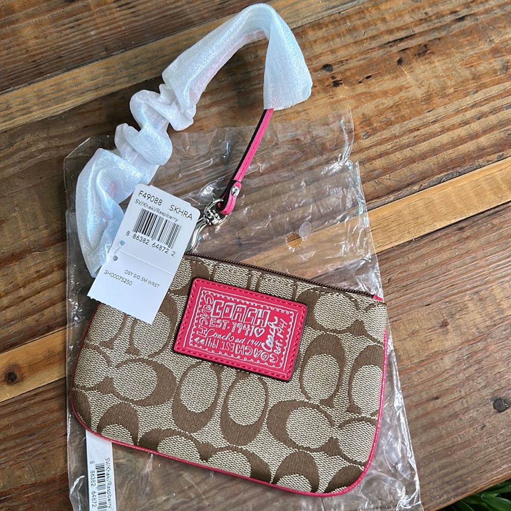 Coach signature small wristlet BNWT - Picture 3 of 10